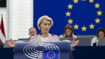 La présidente de la Commission européenne Ursula von der Leyen s'exprime devant le Parlement européen le 7 juillet 2025 