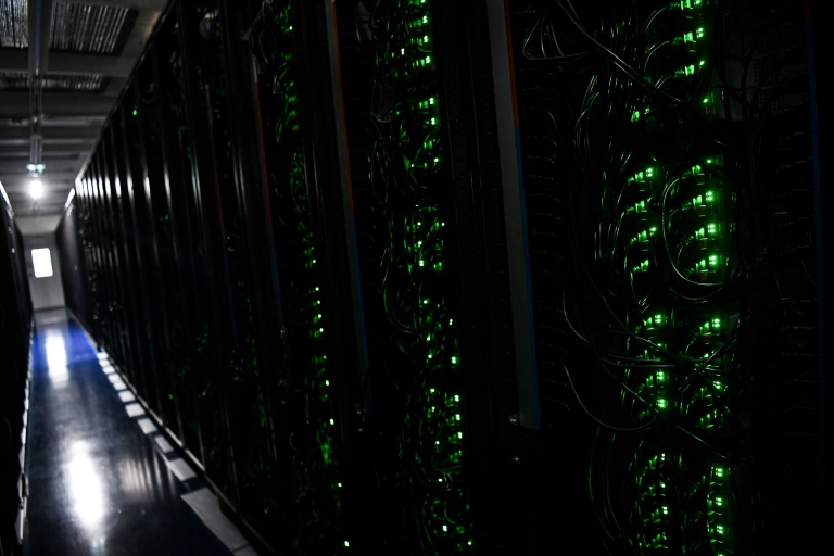 Une salle de serveurs au data center de Scaleway à Saint-Ouen-l'Aumône (Val-d'Oise), le 9 juillet 2021