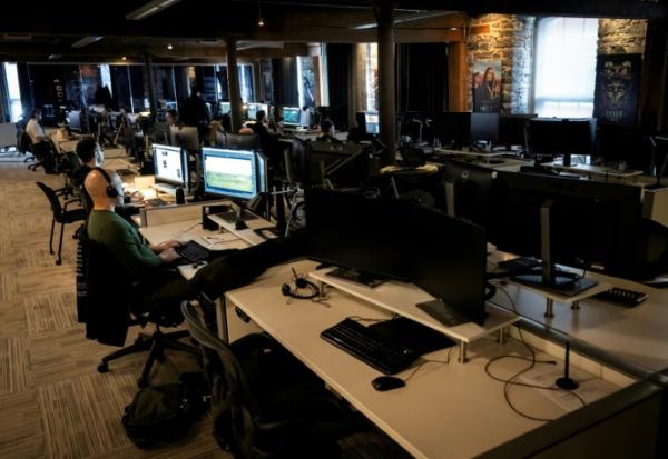 Des producteurs travaillent dans les studios de Rodeo FX, à Montréal, le 29 janvier 2026