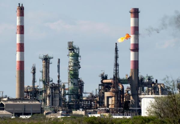 Une raffinerie de pétrole, à Fos-sur-Mer, le 25 mars 2026