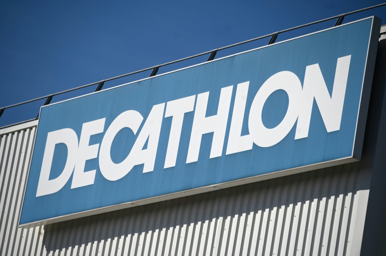 Decathlon veut acquérir 50% de Sport 2000 France, ont annoncé lundi les deux entreprises concurrentes, dont le rapprochement pourrait rebattre les cartes du marché de l'équipement sportif
