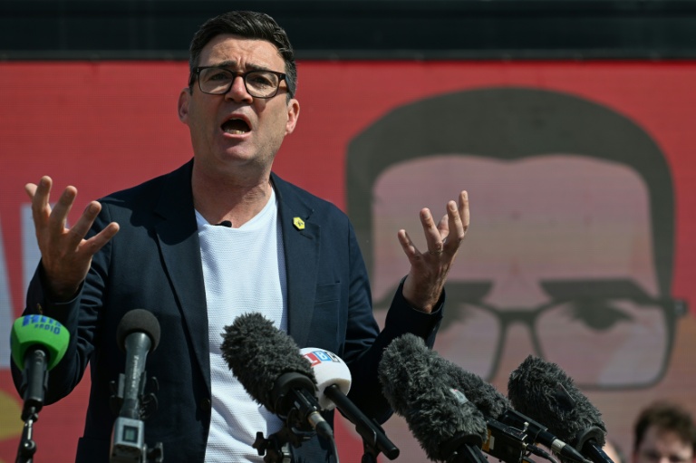 Andy Burnham lors du lancement de sa campagne pour l'élection partielle à Ashton-in-Makerfield, à dans le nord-ouest de l'Angleterre, le 22 mai 2026