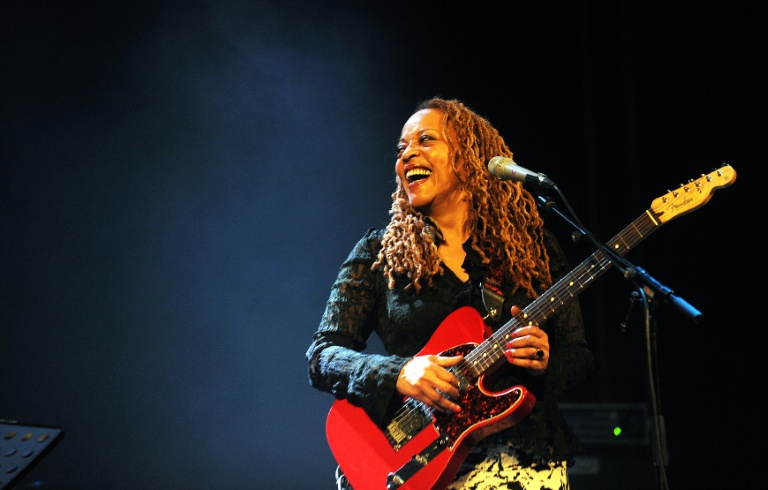 La musicienne de jazz et chanteuse américaine Cassandra Wilson se produit lors du Festival de jazz de Skopje, à Skopje, le 20 octobre 2013