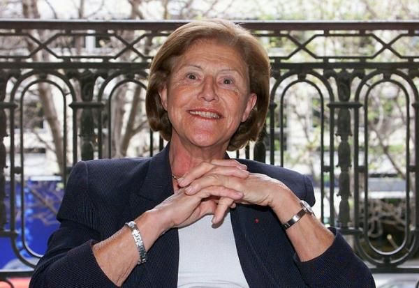Monique Pelletier, qui fut ministre déléguée à la Condition féminine sous la présidence de Valéry Giscard d'Estaing, dans son bureau au lendemain de son entrée  au Conseil Constitutionnel, le 23 mars 2020 à Paris