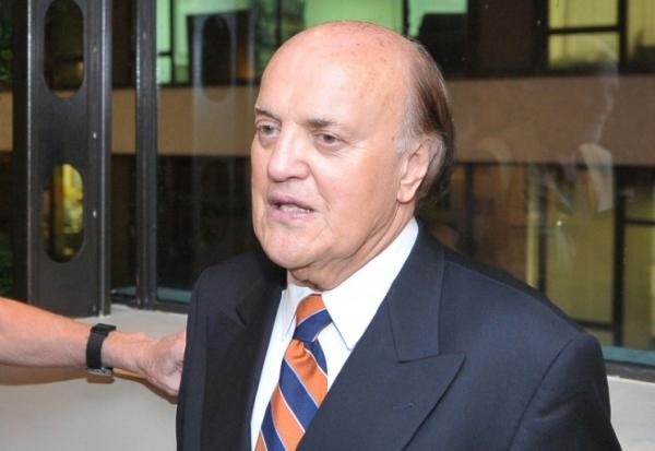 Le journaliste américain Peter Arnett, célèbre pour sa couverture de la guerre du Vietnam et des deux guerres du Golfe, photographié le 27 novembre 2007 à Hong Kong, est décédé le 17 décembre
