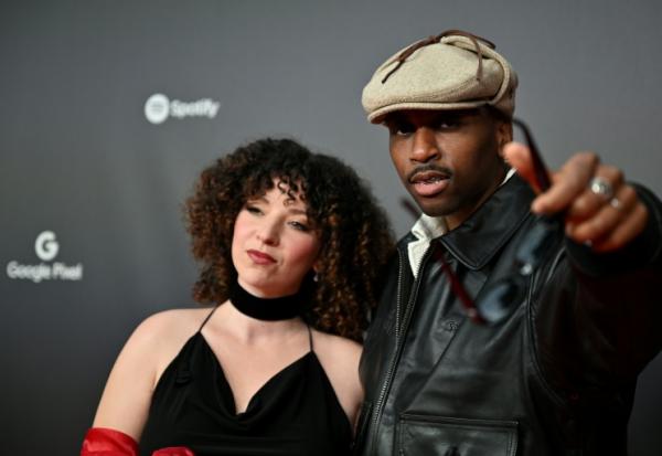 Le rappeur Moussa Magassa, alias Prince Waly, et sa femme, la chanteuse Enchantée Julia, le 11 mai 2023 à Paris
