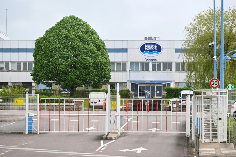 L'entrée de l'usine Nestlé Waters à Contrexeville, dans les Vosges, le 10 mai 2023