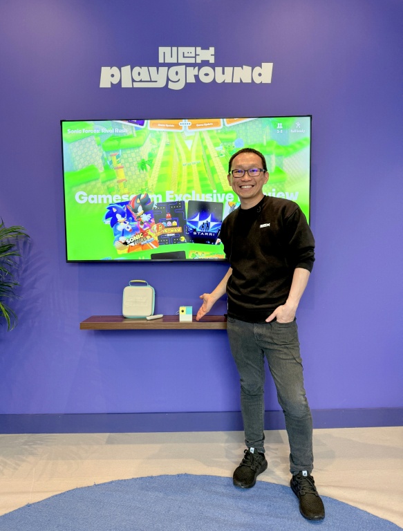 Le PDG de Nex Playground, David Lee, pose à l'issue d'un entretien à l'AFP, le 27 août 2026 à Cologne 