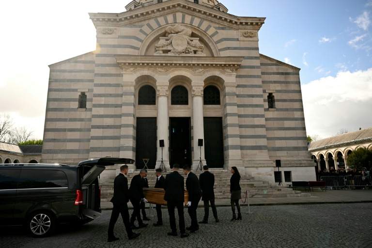 L'arrivée du cercueil d'Isabelle Mergault au Père-Lachaise le 30 mars 2026, à Paris