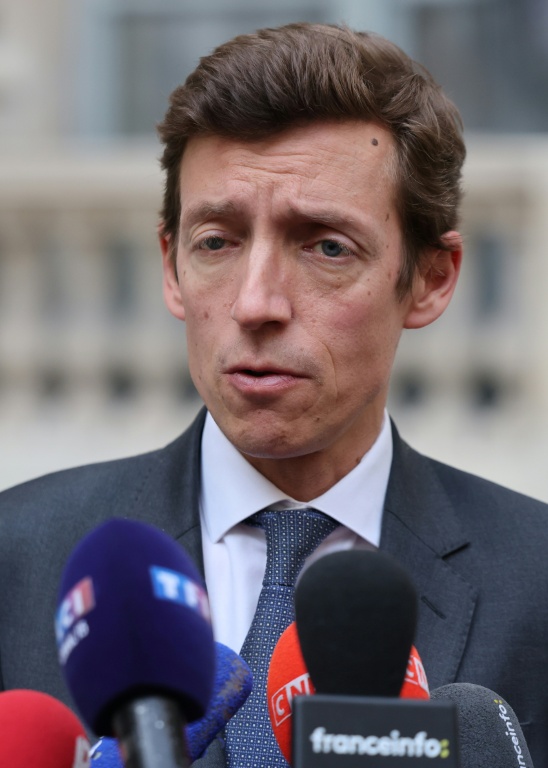Le ministre de l'Education, Edouard Geffray, s'exprime devant la presse à l'issue d'une réunion avec des organisations lycéennes au ministère de l'Education nationale, à Paris, le 2 octobre 2026