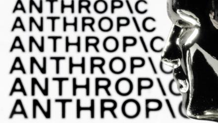 Des centaines d'employés de Google et OpenAI ont publié une lettre de soutien à Anthropic, menacé par le gouvernement américain s'il ne lève pas les restrictions à l'usage de son intelligence artificielle (IA) à des fins militaires et de sécurité