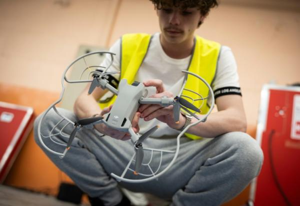Un élève du lycée Louise Weiss, en spécialité bac professionnel Ciel (Cybersécurité, informatique et réseaux, électronique), à Sainte-Marie-aux-Mines, le 30 avril 2026