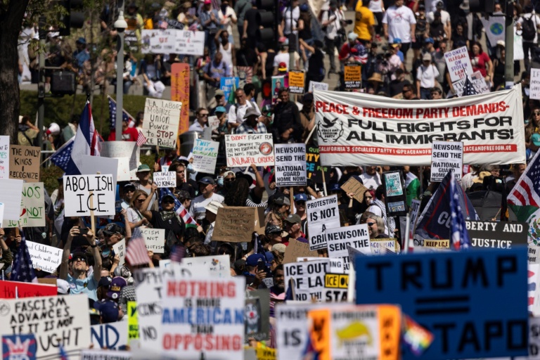 Des manifestants participant à la marche