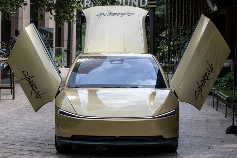 Un Cybercab de Tesla, robotaxi sans volant ni pédales, à Austin (Texas) le 3 septembre 2026