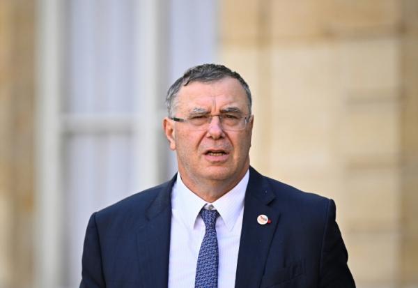 Le PDG de TotalEnergies Patrick Pouyanné quitte Matignon à l'issue d'une réunion des distributeurs de carburant autour du Premier ministre Sébastien Lecornu, le 12 octobre 2026
