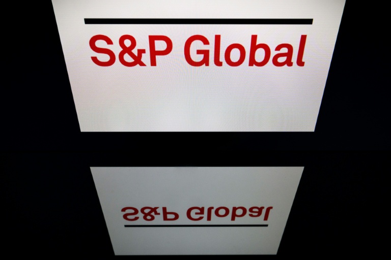 L'agence de notation S&P devrait choisir vendredi soit de maintenir la note et la perspective de la France, soit d'abaisser la perspective à négative