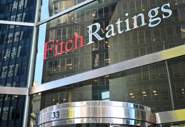 Vue du logo de Fitch Ratings, le 18 mars 2025 à New York aux Etats-Unis