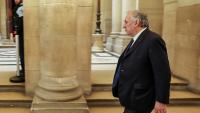 Le président du MoDem et ancien Premier ministre François Bayrou arrive au tribunal de Paris pour assister au réquisitoire lors du procès en appel dans le dossier des assistants d'eurodéputés du MoDem, le 28 septembre 2026