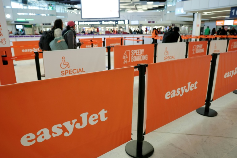 Zone d'enregistrement de le compagnie britannnique EasyJet à l'aéroport parisien d'Orly, le 6 avril 2026