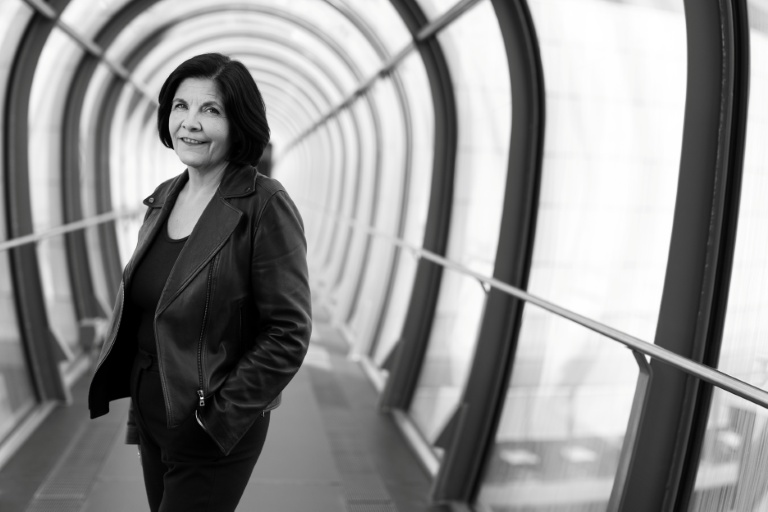La directrice de France Inter, Céline Pigalle, pose pour un portrait à la Maison de la Radio au siège de Radio France, à Paris, le 24 mars 2026