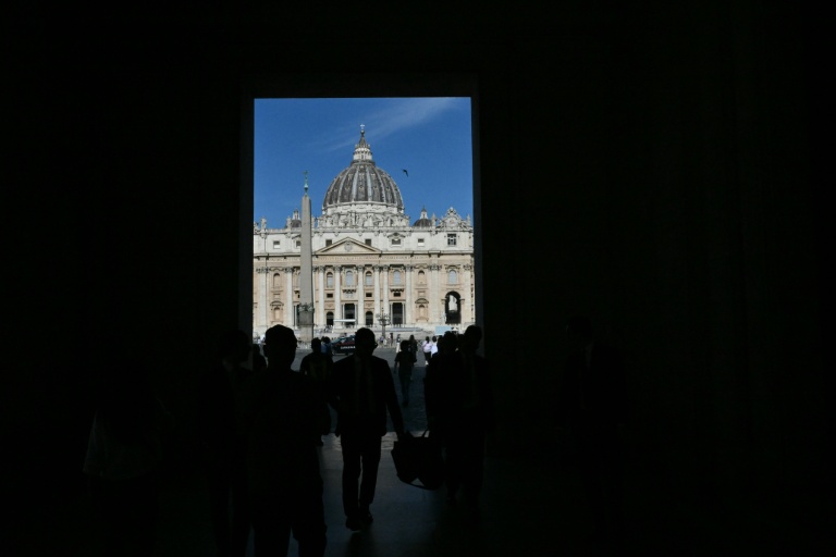 La place Saint-Pierre au Vatican le 25 mai 2026