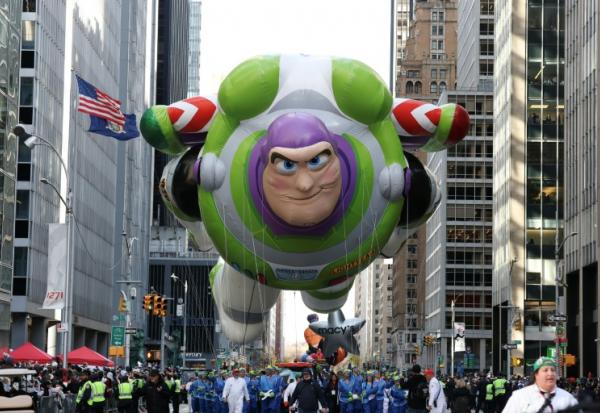 Un ballon représentant Buzz l'Eclair du film "Toy Story"