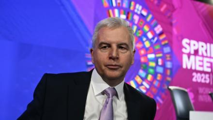 Le directeur de la région Europe du FMI, Alfred Kammer, lors des réunions de printemps du Fonds monétaire international et de la Banque mondiale, le 25 avril 2025 à Washington