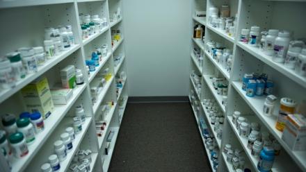 Le président américain Donald Trump a annoncé une taxe de 100% sur tout médicament breveté importé à compter du 1er octobre, frappant de plein fouet le premier marché mondial du secteur