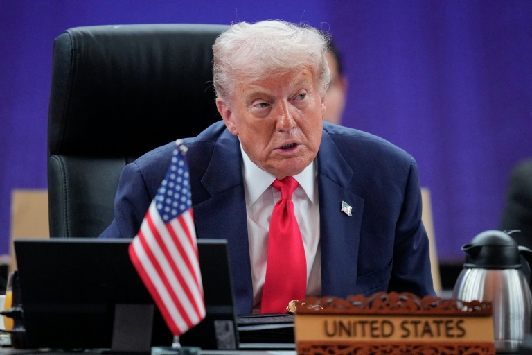 Le président américain Donald Trump s'exprime lors du 13e sommet Asean - États-Unis dans le cadre du 47e sommet de l'Asean à Kuala Lumpur, le 26 octobre 2025 en Malaisie