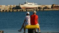 Des estivants sur la promenade maritime à Yalta, en Crimée annexée, le 21 juillet 2026 