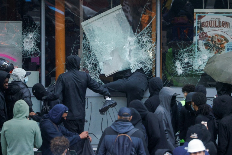 Pillage d'un magasin Picard à Paris, le 17 octobre