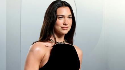 La chanteuse britannique Dua Lipa assiste à la soirée des Oscars 2026 organisée par Vanity Fair à Los Angeles, le 15 mars 2026