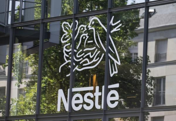 Eaux en bouteille: Nestlé Waters assigné en justice pour concurrence déloyale