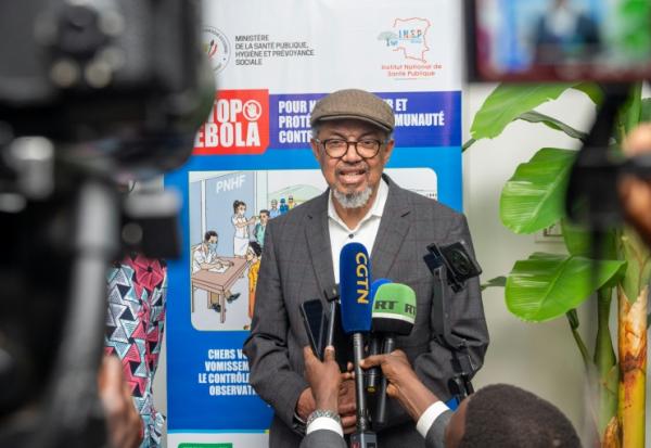 Le chef de l'OMS, Tedros Adhanom Ghebreyesus, s'adresse aux journalistes après son arrivée à Kinshasa le 28 mai 2026 en RDC