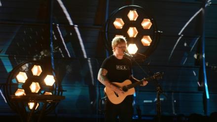 Ed Sheeran lors des Grammy Awards en 2017 à Los Angeles