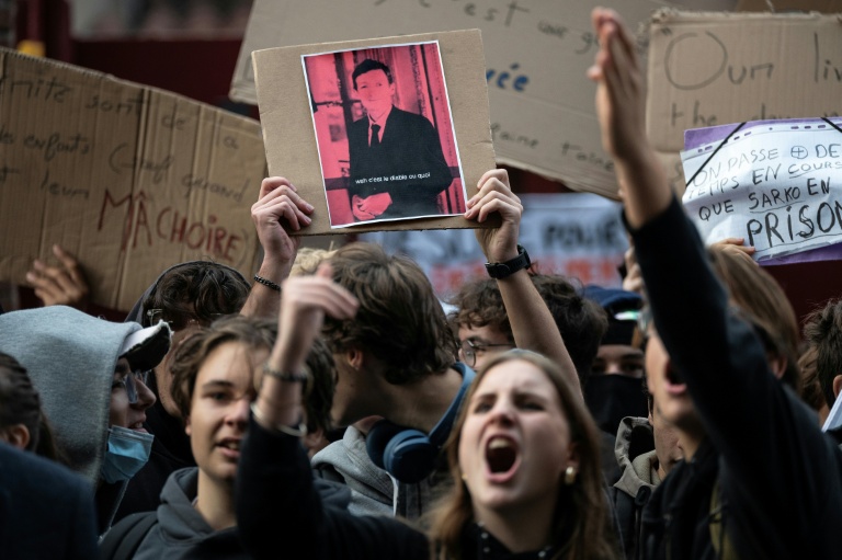 Un portrait d'Edouard Geffray brandi lors d'une manifestation de lycéens à Toulouse, jeudi 8 octobre