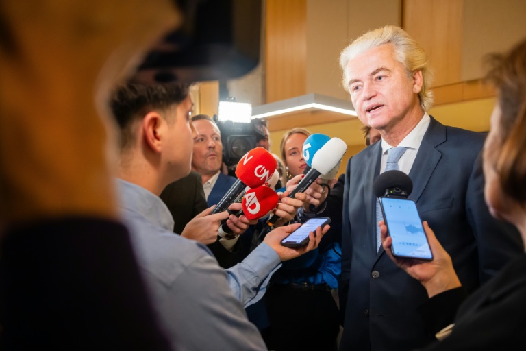 Le dirigeant d'extrême droite Geert Wilders réagit aux législatives le 29 octobre 2025 à La Haye