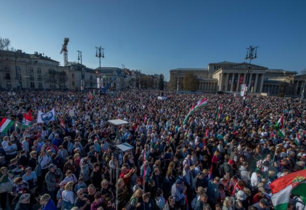 Rassemblement électoral organisé par le parti hongrois d'opposition Tisza à Budapest, le jour de la fête nationale hongroise, le 15 mars 2026