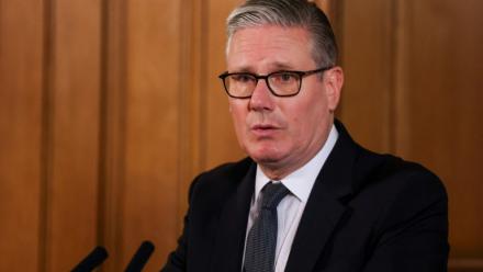 Le Premier ministre britannique Keir Starmer participe à une réunion à Downing Street, dans le centre de Londres, le 5 mai 2026