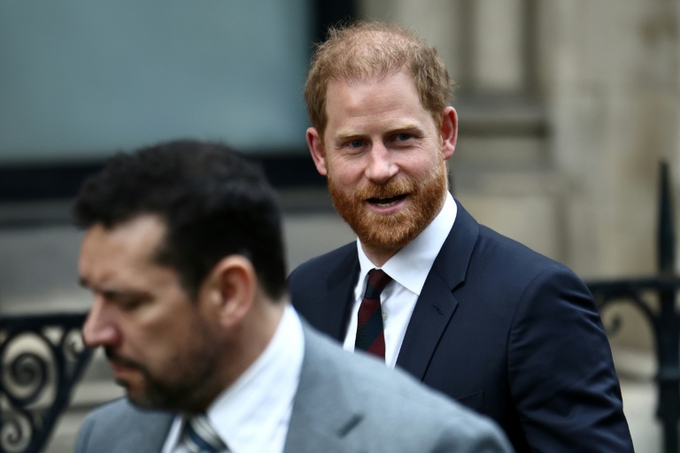 Le prince Harry quitte le tribunal à Londres le 22 janvier 2026 où il a témoigné contre les agissements de tabloïds