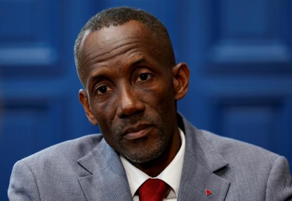 Le maire LFI de Saint-Denis, Bally Bagayoko, pose dans son bureau à l'hôtel de ville de Saint-Denis le 1er avril 2026