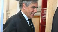 L'ancien Premier ministre François Fillon arrive à la Cour d'appel pour l'examen de sa condamnation pour corruption dans le cadre d'un scandale de "d'emplois fictifs", au Palais de Justice de Paris, le 29 avril 2025