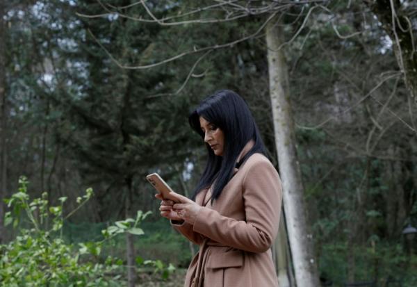 L’actrice albanaise Anila Bisha pose lors d’une interview avec l’AFP à Tirana le 19 février 2026.