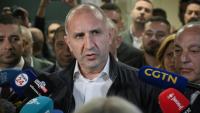 L'ancien président bulgare, Roumen Radev, répond à des journalistes, le 19 avril 2026 à Sofia