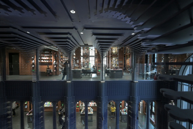 Des clients dans une librairie de Tianjin, dans le nord de la Chine, 9 décembre 2025 