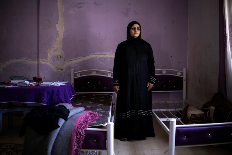 Eman Lemon, la mère de Bana, tuée à 13 ans par un soldat israélien alors qu'elle regardait par la fenêtre de chez elle, dans la chambre de sa fille, à Krayot, en Cisjordanie occupée, le 10 juilet 2026