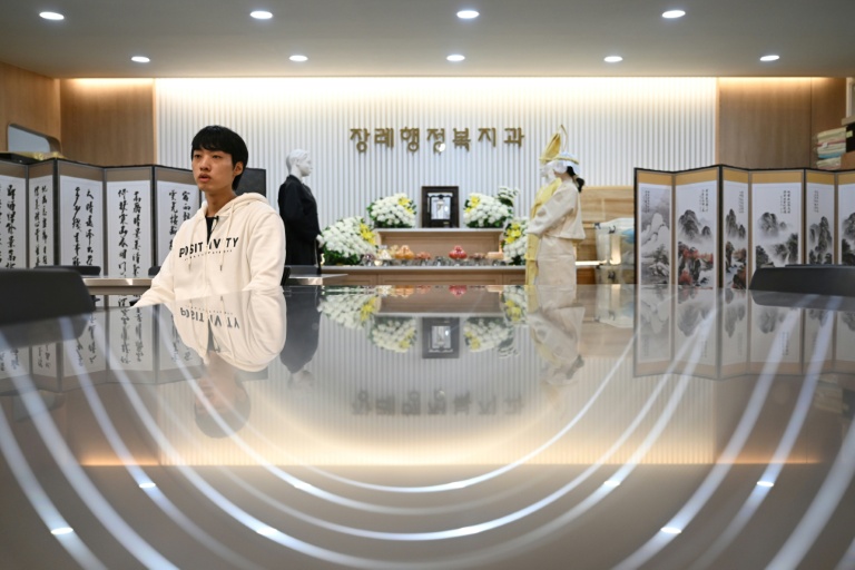 Im Sae-jin, un étudiant en administration de pompes funèbres, lors d'un entretien à l'AFP, le 24 septembre 2025 à Busan, dans le sud-est de la Corée du Sud