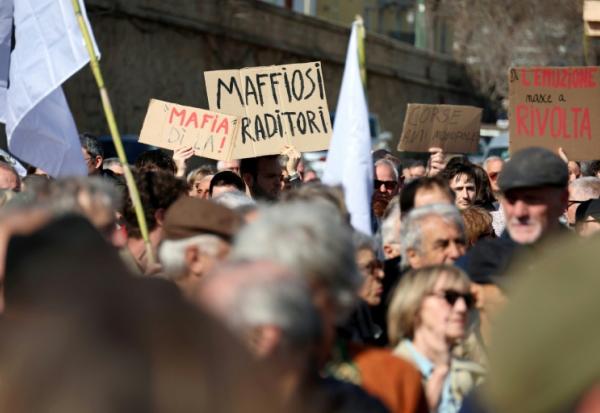 Manifestation contre l'emprise de la mafia en Corse, à Ajaccio, le 8 mars 2025