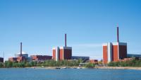 Les réacteurs numéro 3, 1 et 2 de la centrale nucléaire d'Olkiluoto, à Eurajoki en Finlande, le 18 mai 2026