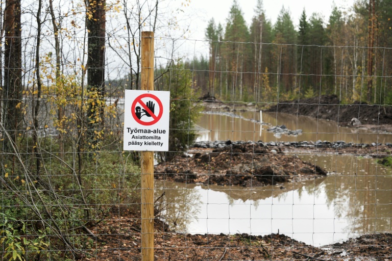 Un panneau interdit l'accès au site où Google prévoit de construire un nouveau centre de données, le 29 septembre 2026 à Muhos, dans le nord de la Finlande 